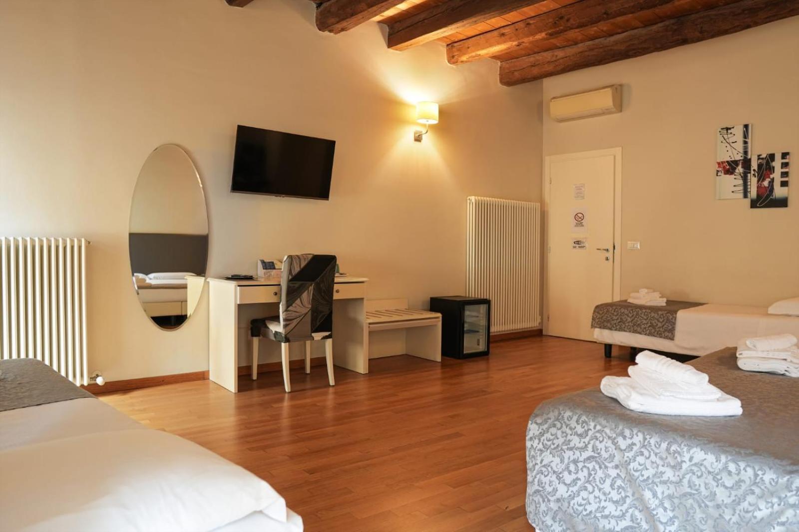 Honey Rooms Ferrara Ngoại thất bức ảnh