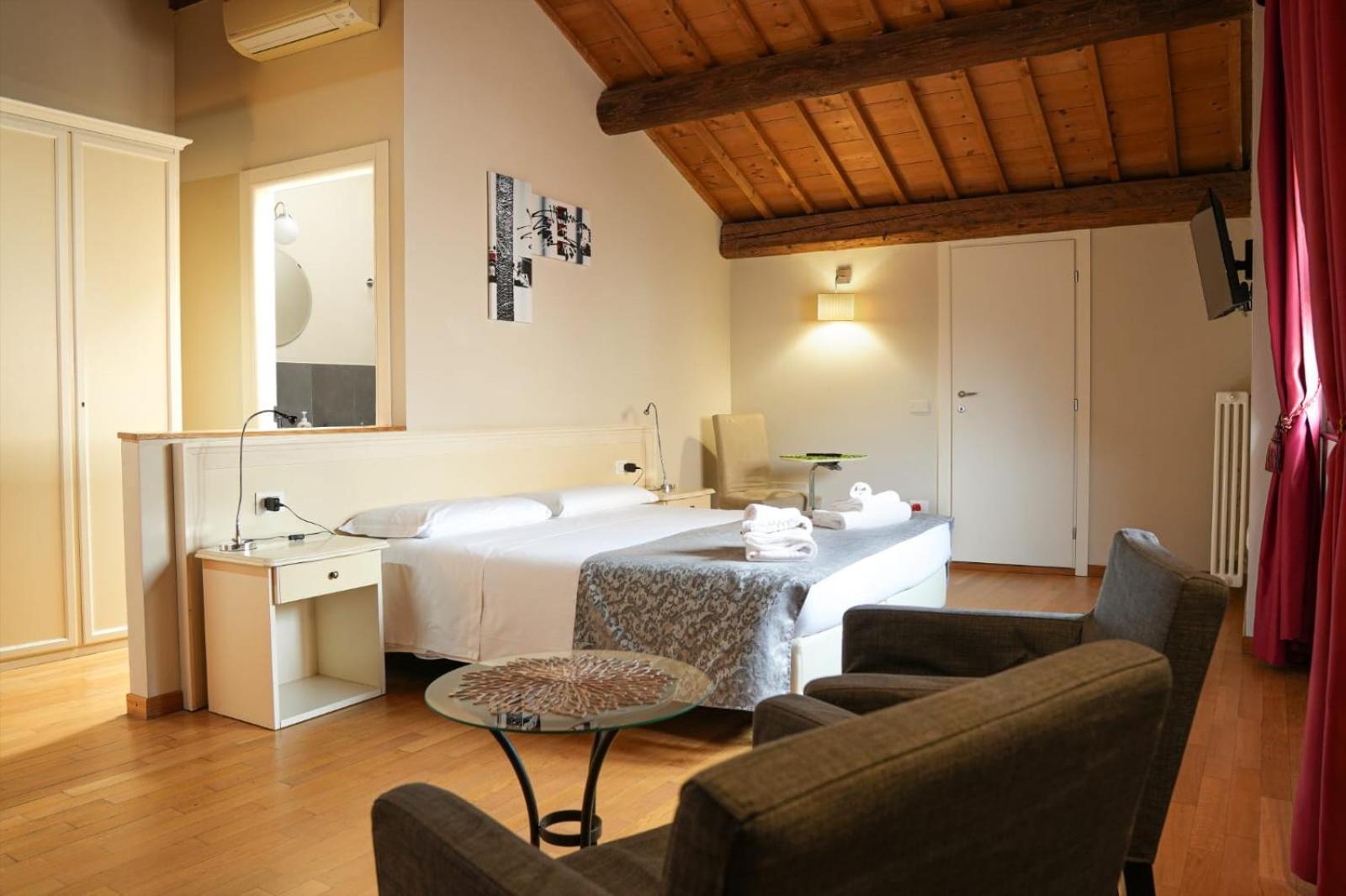 Honey Rooms Ferrara Ngoại thất bức ảnh