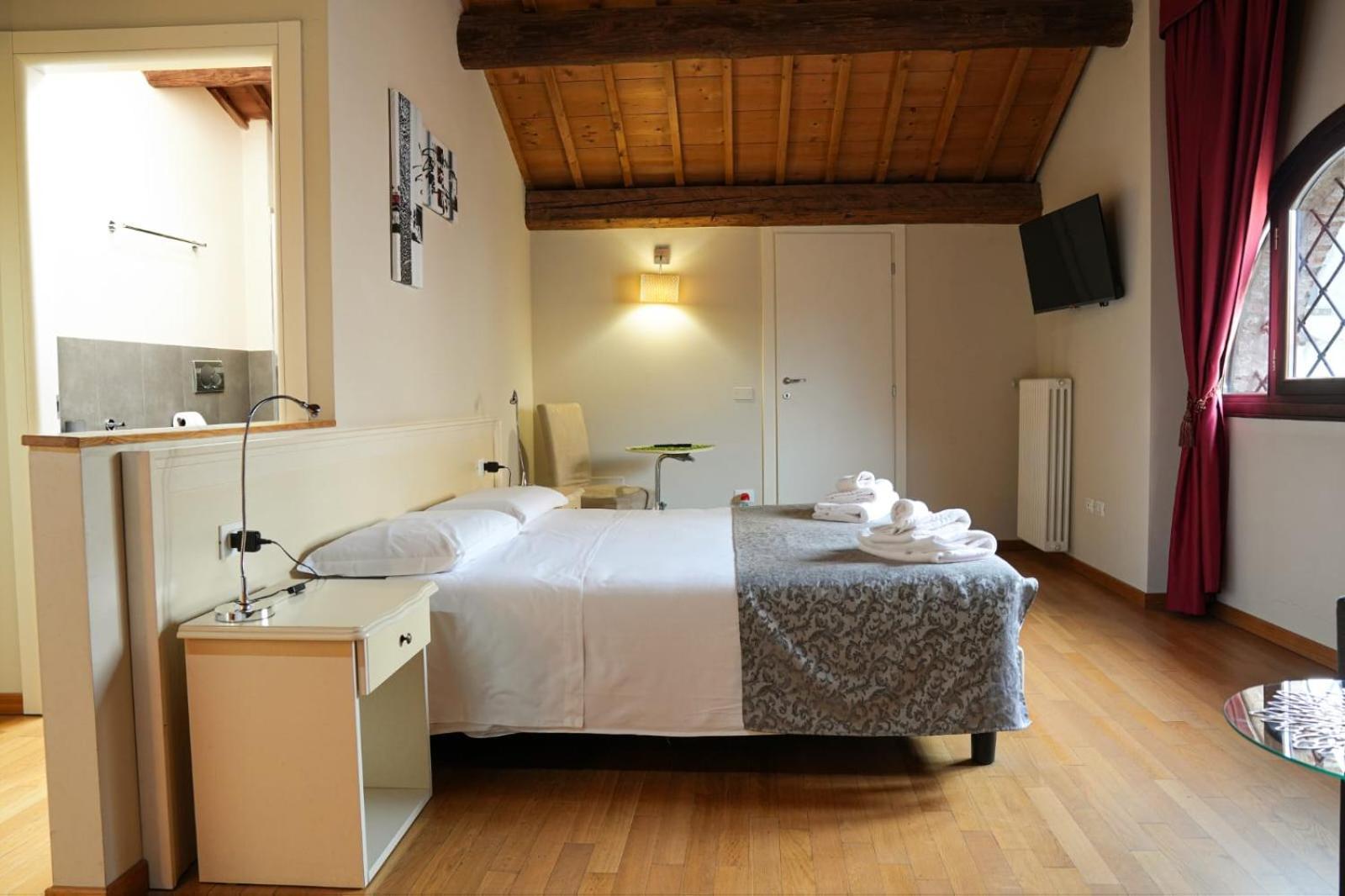 Honey Rooms Ferrara Ngoại thất bức ảnh