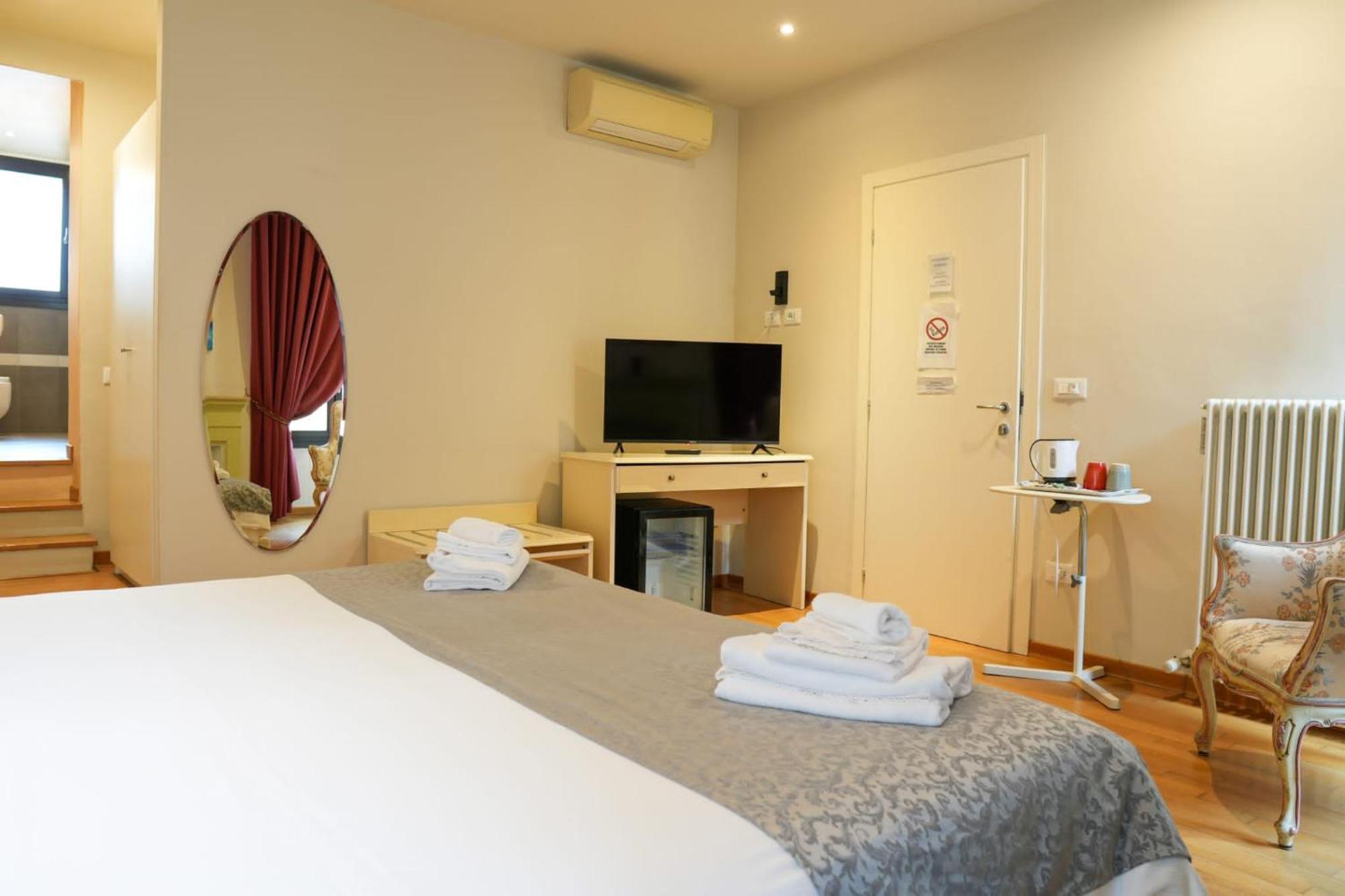 Honey Rooms Ferrara Ngoại thất bức ảnh